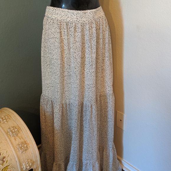 Skirt - Picture 2 of 4